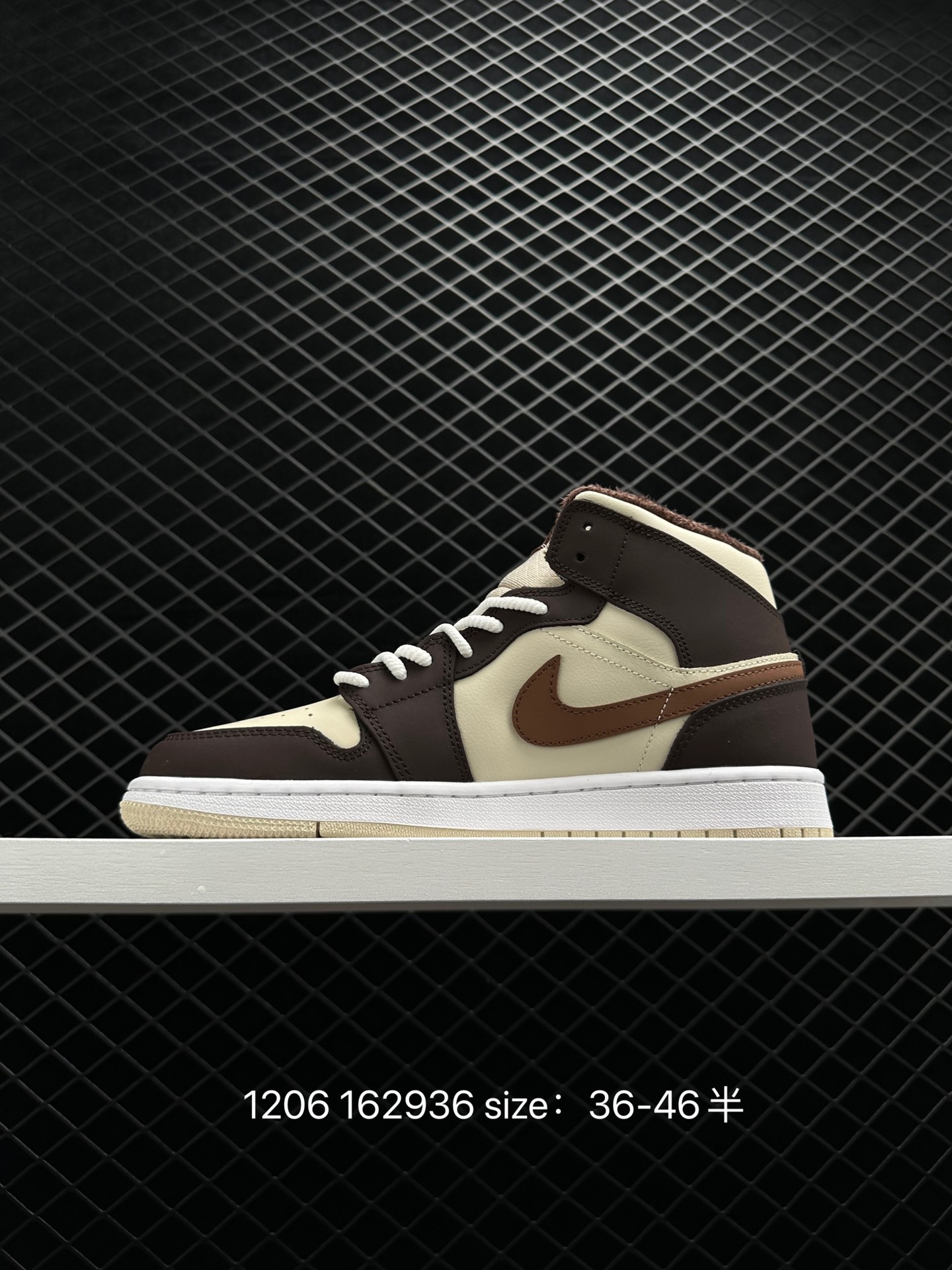 Air Jordan 1 Mid“Light Smoke Grey”